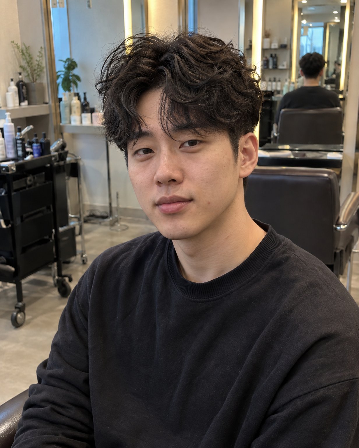 같은 남성 컬펌 투블럭에 AI 모델 얼굴을 입힌 결과 1